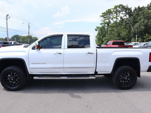 Used 2018 GMC Sierra 2500 Denali w/ Duramax Plus Package AWD/4WD image 6