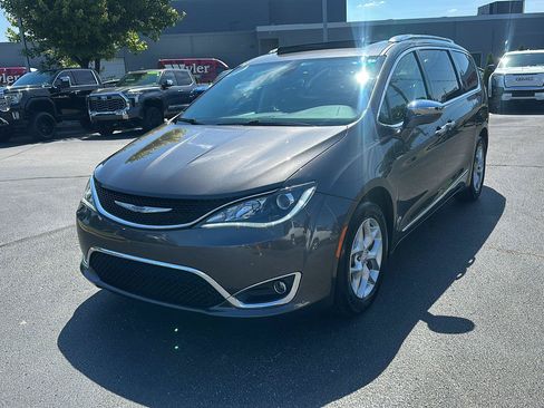 Used 2019 Chrysler Pacifica Limited FWD image 41
