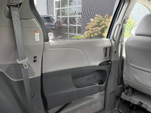 Used 2015 Toyota Sienna XLE FWD image 27