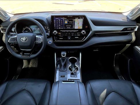 Used 2021 Toyota Highlander Limited image 10