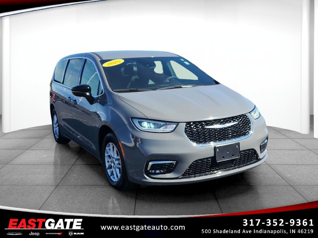 Used 2025 Chrysler Pacifica Select FWD image 1