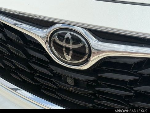 Used 2020 Toyota Highlander Limited FWD image 9