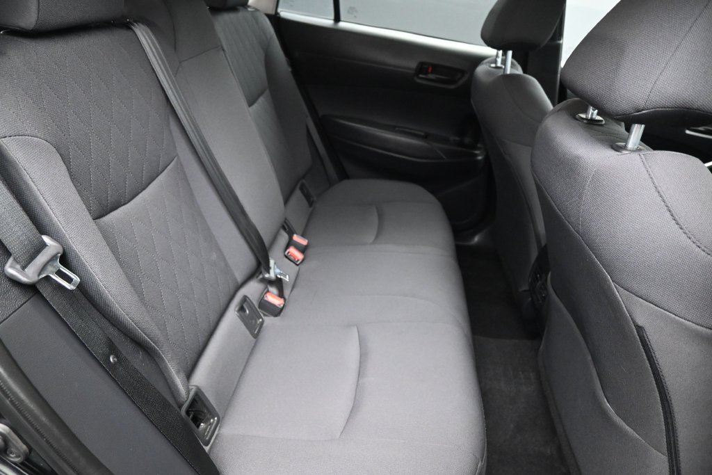 Used 2025 Toyota Corolla Cross LE AWD/4WD image 28