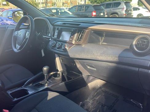Used 2016 Toyota RAV4 LE FWD image 15