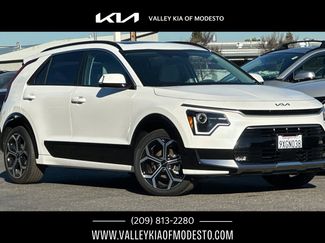 Used 2025 Kia Niro EX Touring video 1