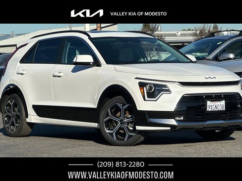 Used 2025 Kia Niro EX Touring image 1