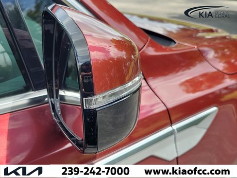Certified 2025 Kia Sorento LX FWD image 8
