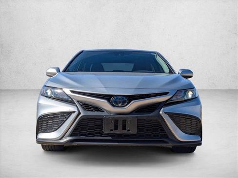 Used 2021 Toyota Camry SE image 2