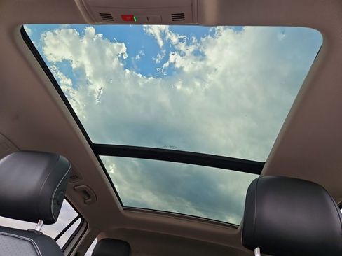 Used 2022 Volkswagen Tiguan SE image 15