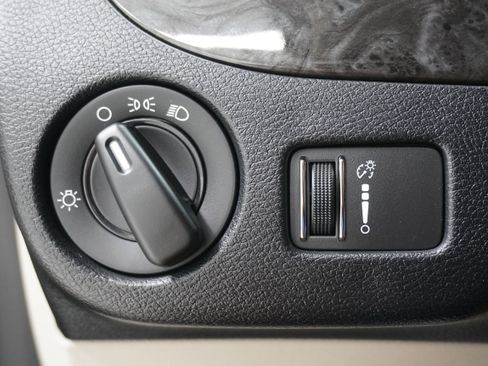 Used 2018 Dodge Grand Caravan SE w/ UConnect Hands-Free Group image 20