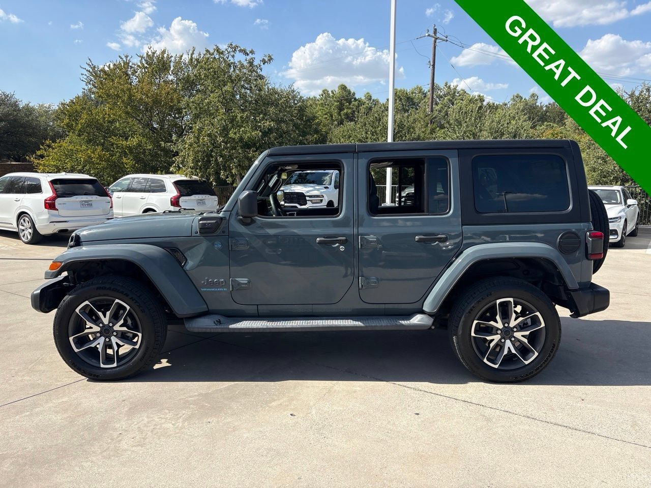 Used 2024 Jeep Wrangler Unlimited w/ Convenience Group AWD/4WD image 8