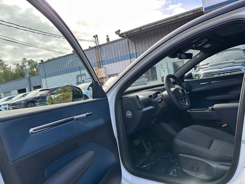 New 2025 Volvo EX30 Plus w/ Protection Package Premier image 28