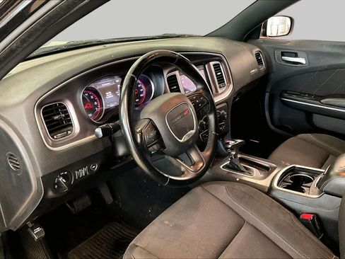 Used 2019 Dodge Charger SXT RWD image 16