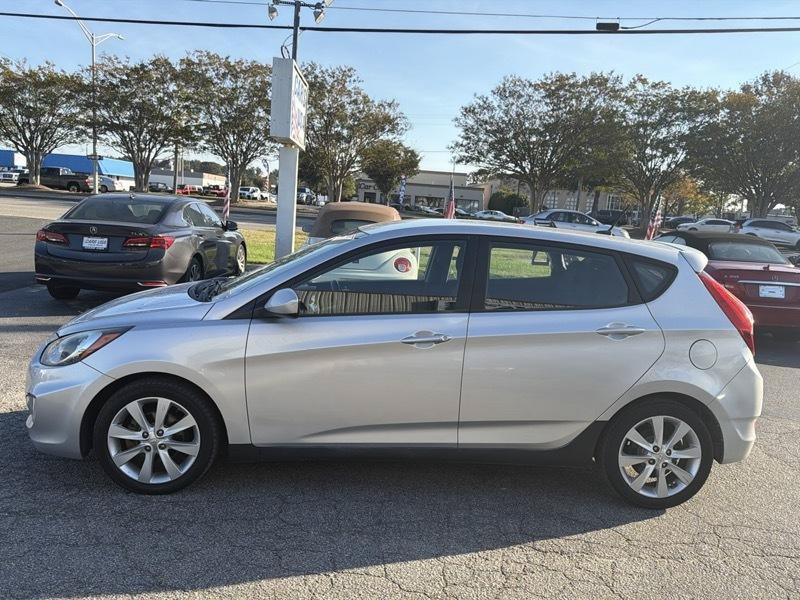 Used 2012 Hyundai Accent SE FWD image 5