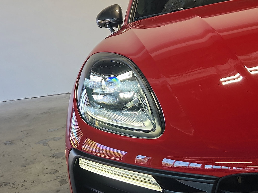 Certified 2026 Porsche Macan Turbo AWD/4WD image 9