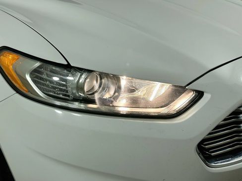 Used 2013 Ford Fusion SE FWD image 9