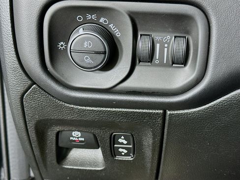 Used 2021 RAM 1500 Limited AWD/4WD image 17