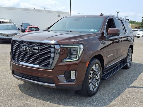 Used 2023 GMC Yukon Denali Ultimate AWD/4WD image 3