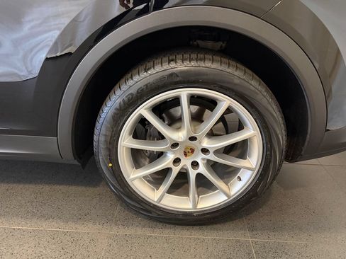 Certified 2021 Porsche Cayenne Coupe AWD/4WD image 11