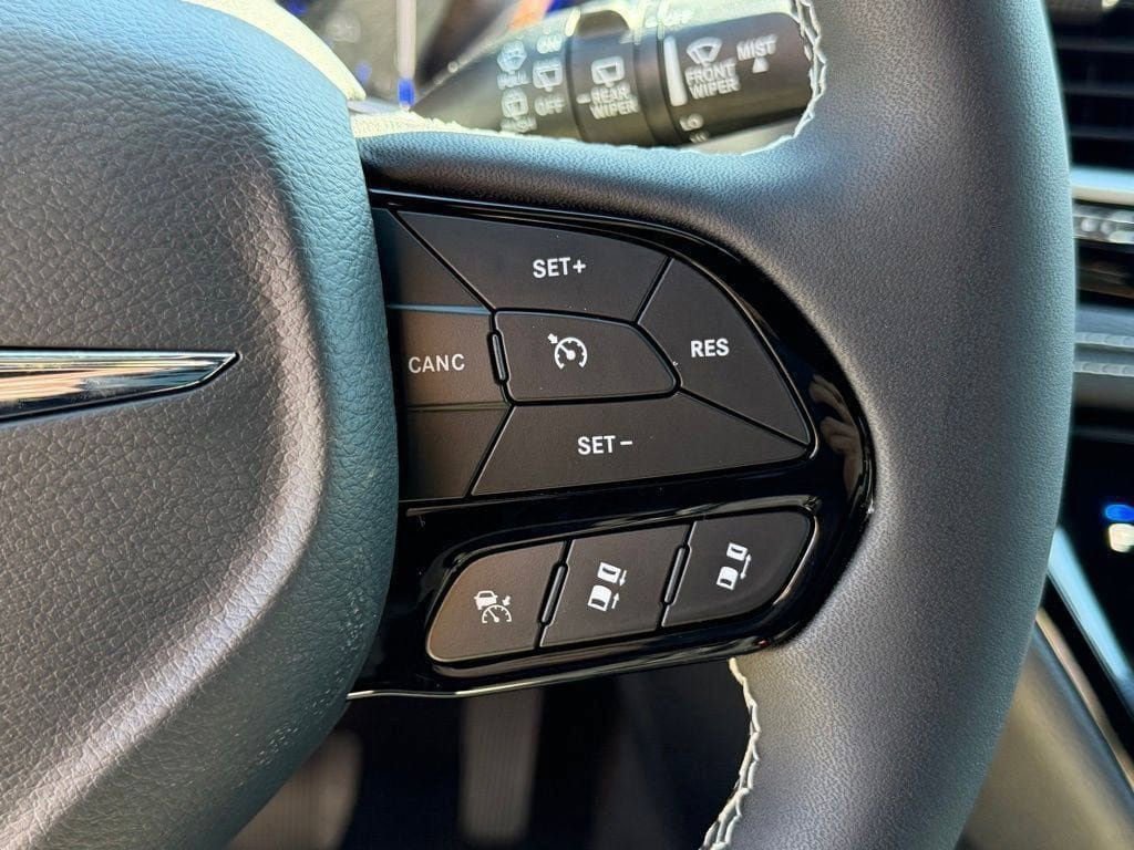 New 2026 Chrysler Pacifica Select w/ S Appearance Package FWD image 17