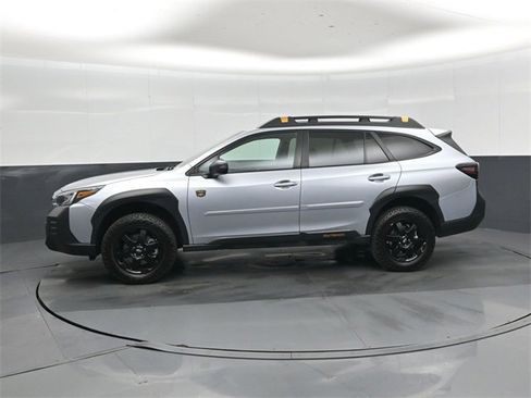 Used 2022 Subaru Outback Wilderness image 7