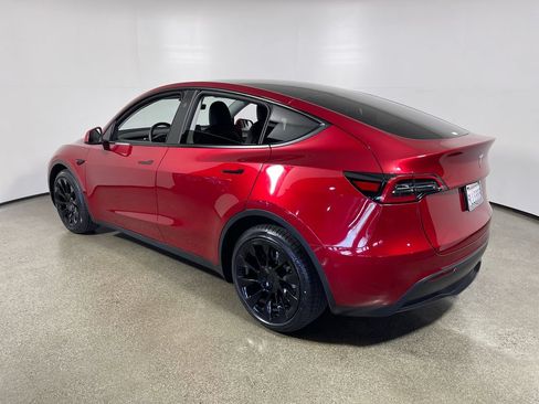 Used 2024 Tesla Model Y Long Range AWD/4WD image 5