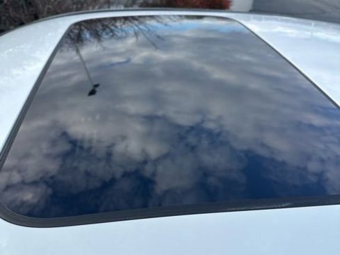 Used 2019 Mercedes-Benz E 300 4MATIC image 6