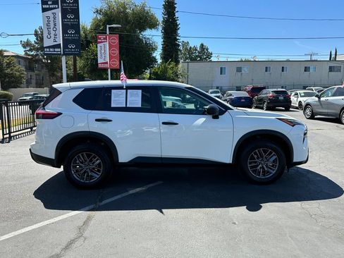 Used 2024 Nissan Rogue S FWD image 9