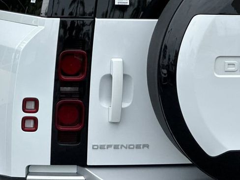 Used 2025 Land Rover Defender 110 S image 25