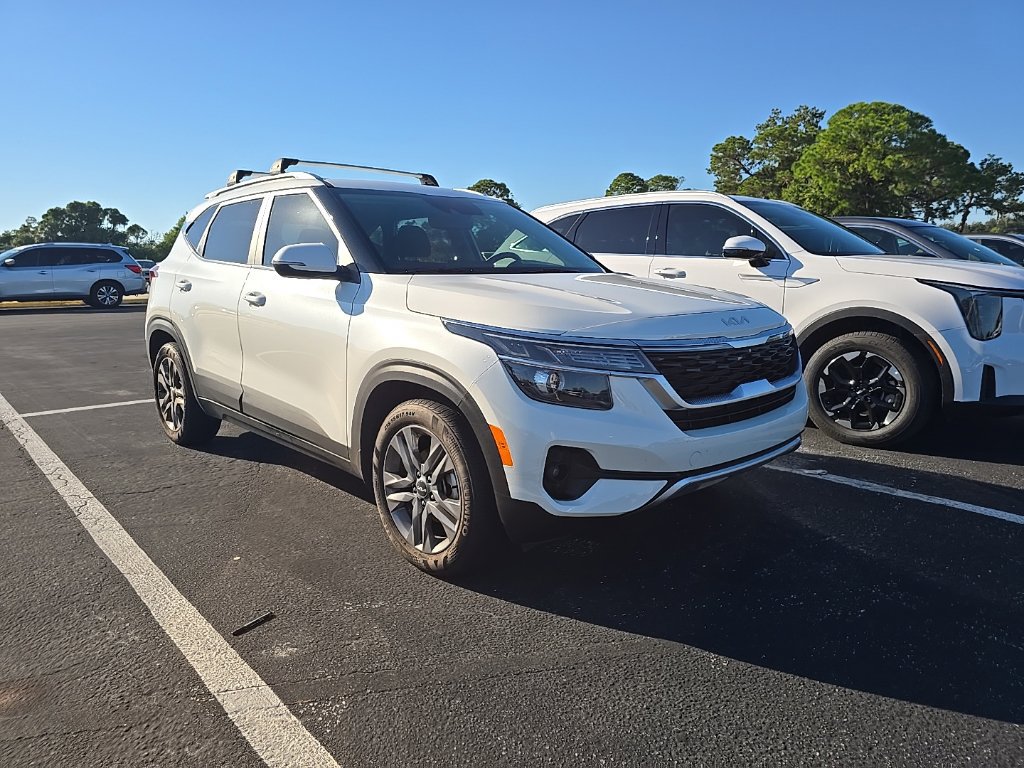 Certified 2023 Kia Seltos S w/ Navigation Package FWD image 3
