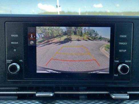 Used 2023 Kia Carnival LX FWD image 21