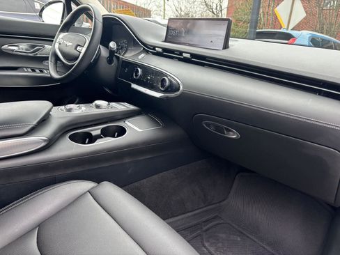 Used 2024 Genesis GV70 2.5T w/ Select Package image 10