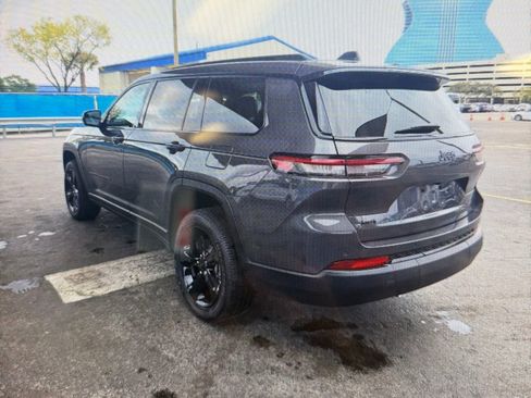 Used 2025 Jeep Grand Cherokee L Altitude image 3