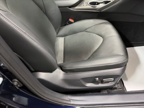 Used 2022 Toyota Camry XLE image 34