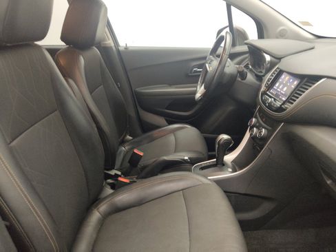 Used 2020 Chevrolet Trax LT w/ Driver Confidence Package FWD image 21