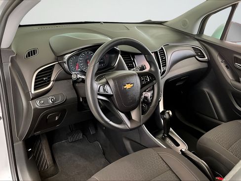 Used 2020 Chevrolet Trax LS w/ Tint and Cruise Package AWD/4WD image 14