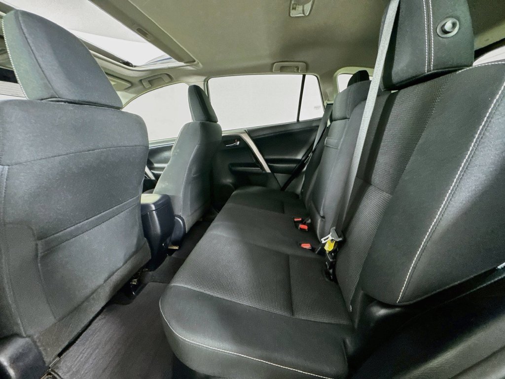 Used 2018 Toyota RAV4 XLE w/ Carpet Mat Package AWD/4WD image 30