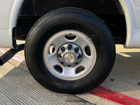 Used 2024 Chevrolet Express 3500 LT w/ LT Preferred Equipment Group image 9