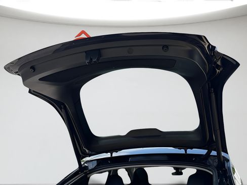 Used 2024 Tesla Model Y Long Range RWD image 36