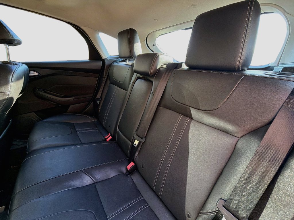 Used 2014 Ford Focus Titanium w/ Luxury Package FWD image 27