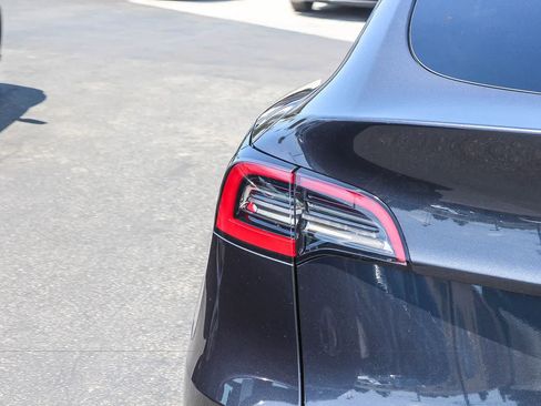 Used 2024 Tesla Model Y Long Range AWD/4WD image 8