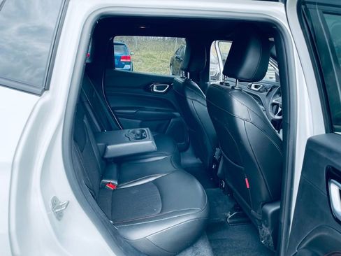 Used 2025 Jeep Compass Trailhawk image 24