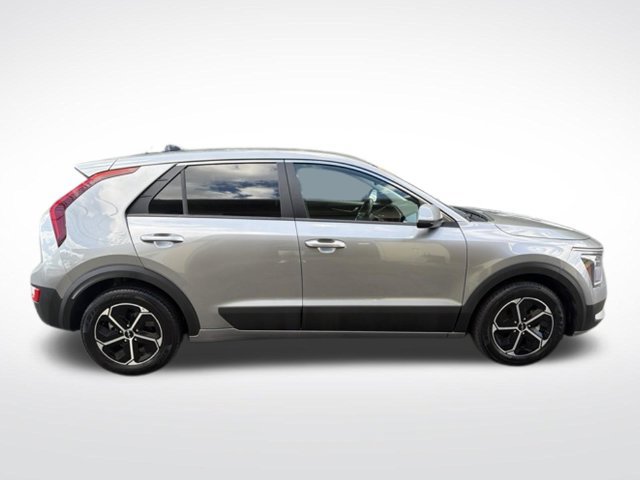 Used 2023 Kia Niro LX FWD image 6