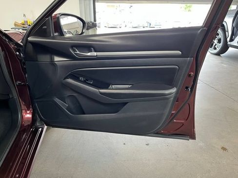 Used 2023 Nissan Altima 2.5 SV FWD image 12