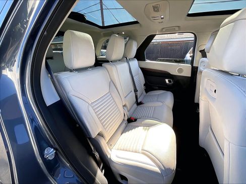 Used 2025 Land Rover Discovery S AWD/4WD image 29