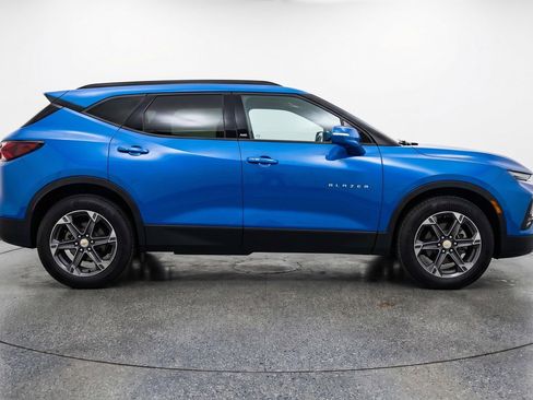 Used 2025 Chevrolet Blazer LT FWD image 11