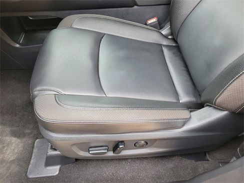 Used 2025 Nissan Pathfinder SL image 10