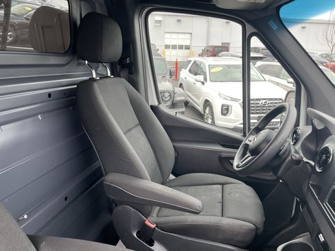 Used 2019 Mercedes-Benz Sprinter 1500 image 15