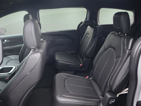 New 2026 Chrysler Voyager LX image 22