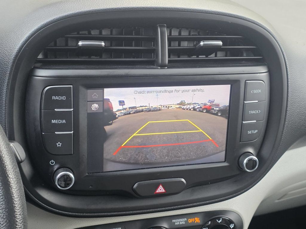 Used 2023 Kia Soul LX w/ LX Technology Package FWD image 11